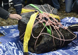 Největší nalezený Čeljabinský meteorit vážil 654 kg. 