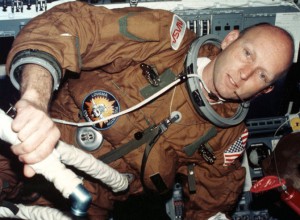 Gordon Fullerton během mise STS-3