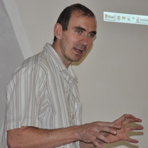 Viktor Votruba při přednášce v Plzni