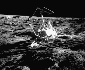 Surveyor_3_on_the_Moon