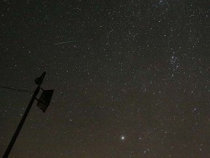 Slabší meteor nad reflektorem